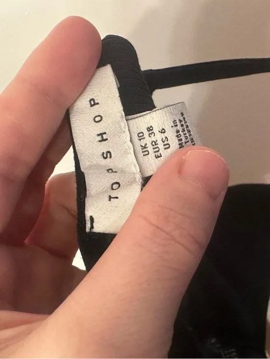 Black Ribbed V‑Neck Strappy Bodysuit - Picture 7 of 7